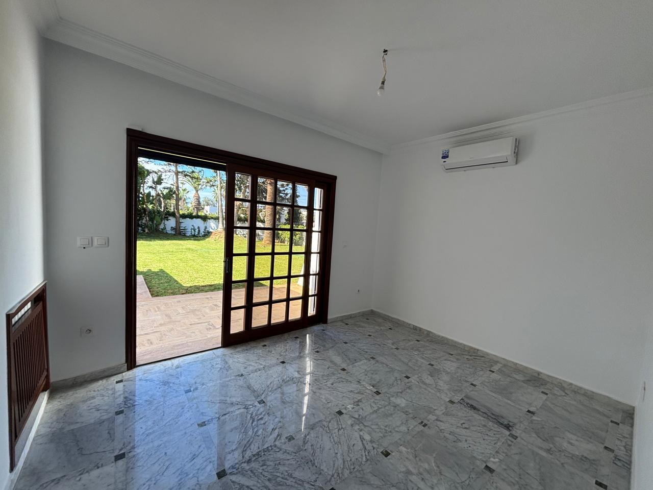 Villa à la location à usage de bureaux